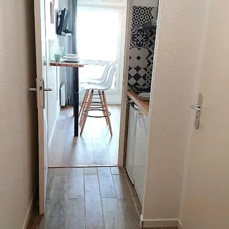 Apartament 10 Min Walk Metro Line 1-faubourg La Defense *